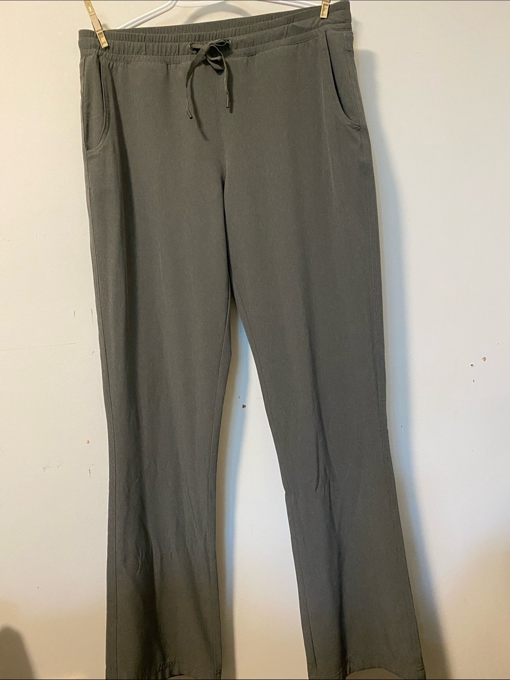 EDDIE  BAUER Women’s grey  pull on  pants, size Medium